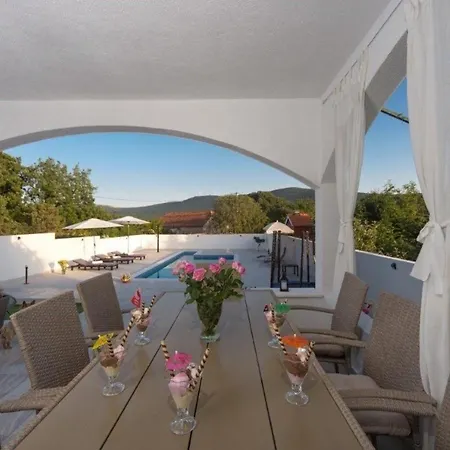 Holiday home Ferienhaus Mit Privatpool Fur 8 Personen Ca 139 Qm In Lozovac, Dalmatien Norddalmatien *
