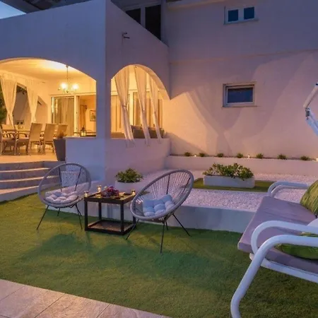 Ferienhaus Mit Privatpool Fur 8 Personen Ca 139 Qm In Lozovac, Dalmatien Norddalmatien Holiday home *