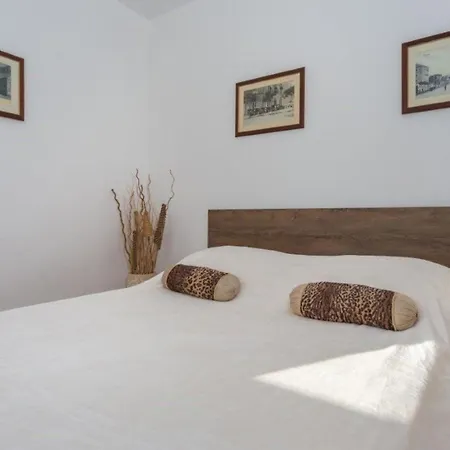 Ferienhaus Mit Privatpool Fur 8 Personen Ca 139 Qm In Lozovac, Dalmatien Norddalmatien Holiday home