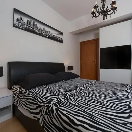 Ferienhaus Mit Privatpool Fur 8 Personen Ca 139 Qm In Lozovac, Dalmatien Norddalmatien