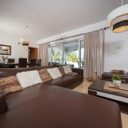 Ferienhaus Mit Privatpool Fur 8 Personen Ca 139 Qm In Lozovac, Dalmatien Norddalmatien Holiday home *