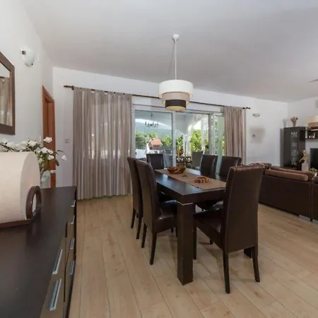 Ferienhaus Mit Privatpool Fur 8 Personen Ca 139 Qm In Lozovac, Dalmatien Norddalmatien Holiday home *