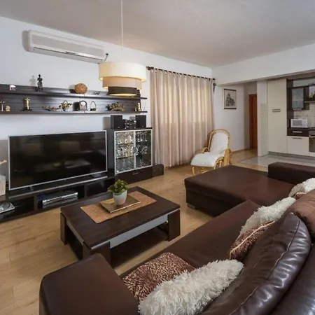 Ferienhaus Mit Privatpool Fur 8 Personen Ca 139 Qm In Lozovac, Dalmatien Norddalmatien * Lozovac