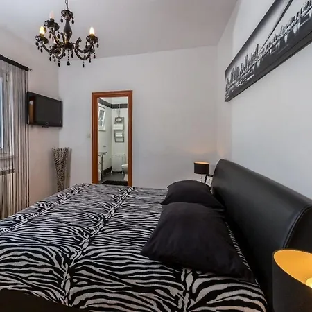 Holiday home Ferienhaus Mit Privatpool Fur 8 Personen Ca 139 Qm In Lozovac, Dalmatien Norddalmatien *